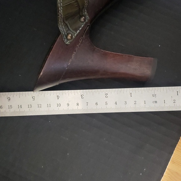 Gabriella Rocha "Denyella" Green Leather and Wood Sandals. Size 10. - Picture 5 of 10